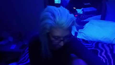 Snapshot of kikilovespartylights chatting on 12.29.24 kikilovespartylights online show from 12.29.24