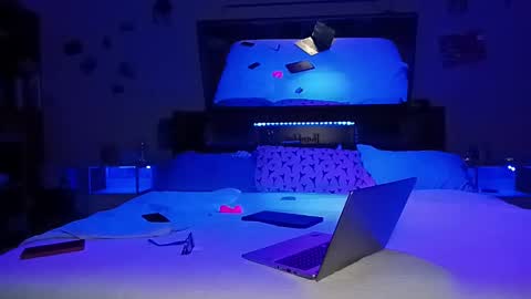 Snapshot of kikilovespartylights chatting on 02.02.25 kikilovespartylights online show from 02.02.25