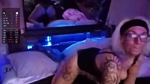 Snapshot of kikilovespartylights chatting on 02.21.25 kikilovespartylights online show from 02.21.25