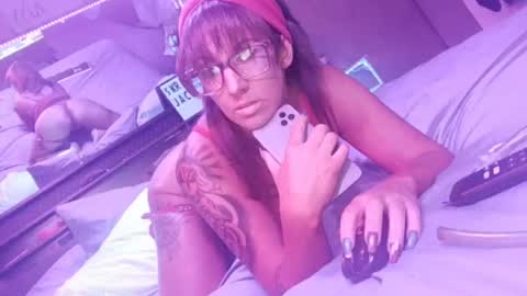 Snapshot of kikilovespartylights chatting on 09.14.25 kikilovespartylights online show from 09.14.25