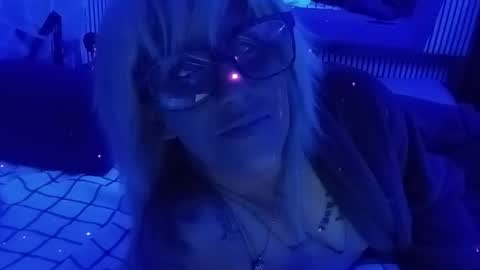 Snapshot of kikilovespartylights chatting on 11.23.25 kikilovespartylights online show from 11.23.25