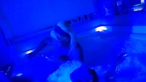 Snapshot of kikilovespartylights chatting on 11.30.25 kikilovespartylights online show from 11.30.25