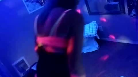 kikilovespartylights online show from 03.29.26