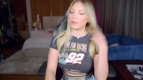 Snapshot of killer__tits chatting on 01.15.26 Killer Tits online show from 01.15.26