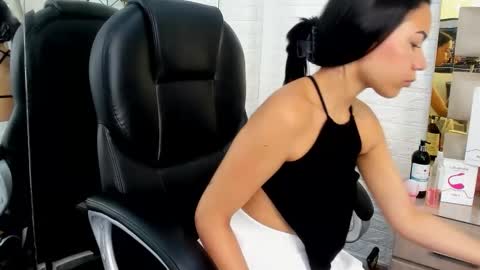 Snapshot of kim69_and_noah chatting on 02.04.26 cherry online show from 02.04.26