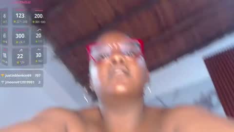 Snapshot of kim_brown2 chatting on 07.10.26 Kim Follow me please online show from 07.10.26