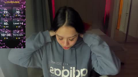 Snapshot of kim_brownie chatting on 12.25.24 Kim online show from 12.25.24