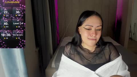 Snapshot of kim_brownie chatting on 12.25.24 Kim online show from 12.25.24