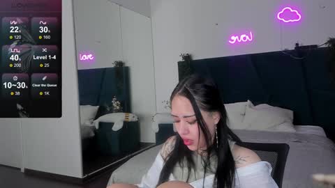 Snapshot of kim_brownie chatting on 01.07.25 Kim online show from 01.07.25