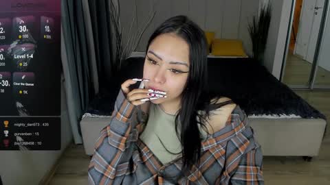 Snapshot of kim_brownie chatting on 01.23.25 Kim online show from 01.23.25