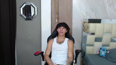 Snapshot of kim_curly_ chatting on 05.06.26 KIM online show from 05.06.26