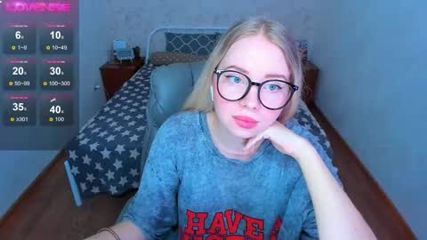 Snapshot of kim_girl_next_door chatting on 12.01.25 KIM online show from 12.01.25