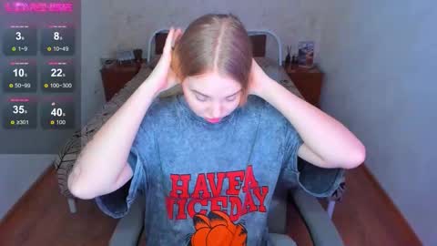 Snapshot of kim_girl_next_door chatting on 01.10.26 KIM online show from 01.10.26