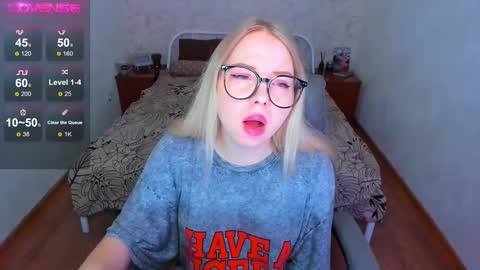 Snapshot of kim_girl_next_door chatting on 01.12.26 KIM online show from 01.12.26