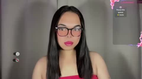 Snapshot of kim_kyile chatting on 11.24.25 KYLIE online show from 11.24.25