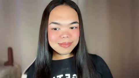 Snapshot of kim_kyile chatting on 12.17.25 KYLIE online show from 12.17.25