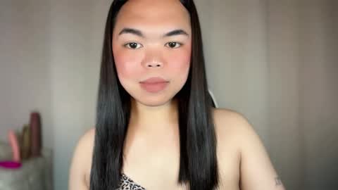 Snapshot of kim_kyile chatting on 12.19.25 KYLIE online show from 12.19.25