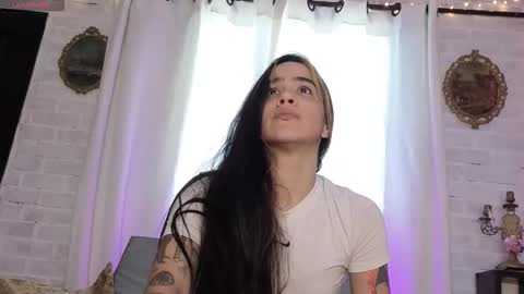 Snapshot of kimandyuk chatting on 12.21.25 Kim Yuk online show from 12.21.25