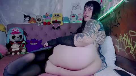 Snapshot of kimberkiss_19_ chatting on 06.18.26 vivi independent model online show from 06.18.26