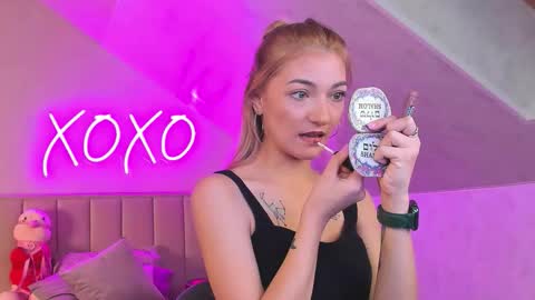 Snapshot of kimberlly_smith chatting on 11.19.25 kimberlly_smith online show from 11.19.25