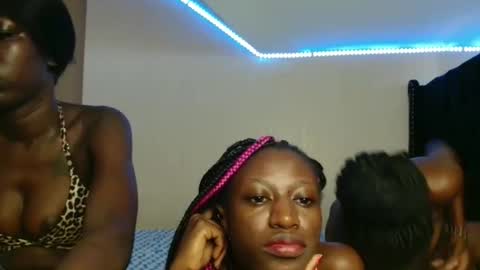 Snapshot of kimberly_chloe chatting on 11.19.25 Kimberly online show from 11.19.25