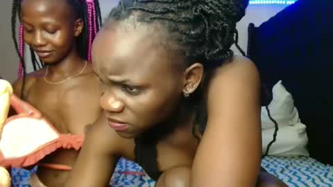 Snapshot of kimberly_chloe chatting on 11.22.25 Kimberly online show from 11.22.25