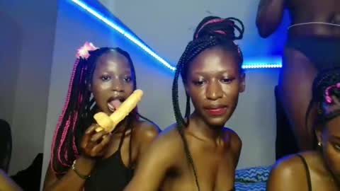 Snapshot of kimberly_chloe chatting on 11.25.25 Kimberly online show from 11.25.25