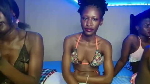 Snapshot of kimberly_chloe chatting on 12.04.25 Kimberly online show from 12.04.25