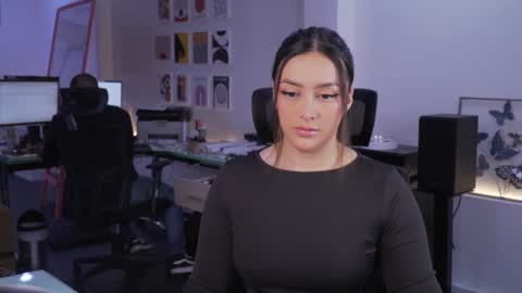 Snapshot of kimberly_clars chatting on 12.01.25 Kimberly 1200-1900 GMT-5 online show from 12.01.25