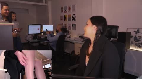 Snapshot of kimberly_clars chatting on 12.04.25 Kimberly 1200-1900 GMT-5 online show from 12.04.25