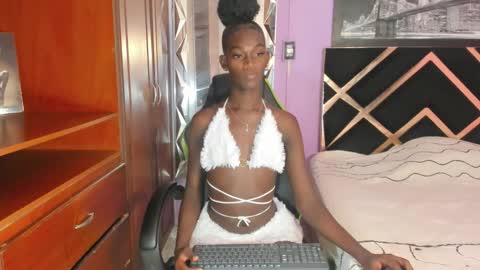 Snapshot of kimberly_ebonny chatting on 10.24.25 kimberly_ebonny online show from 10.24.25