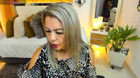 Snapshot of kimberly_milf5 chatting on 06.26.26 Kimberly online show from 06.26.26