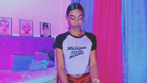 Snapshot of kimberly_thompsom chatting on 01.28.25 Your Queen KIM online show from 01.28.25