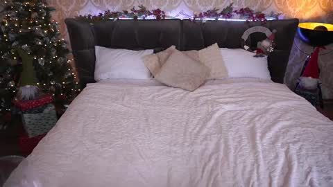 Snapshot of kimberlyworld chatting on 12.17.24 Kim online show from 12.17.24