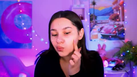 Snapshot of kimclarks chatting on 12.18.25 kimclarks online show from 12.18.25