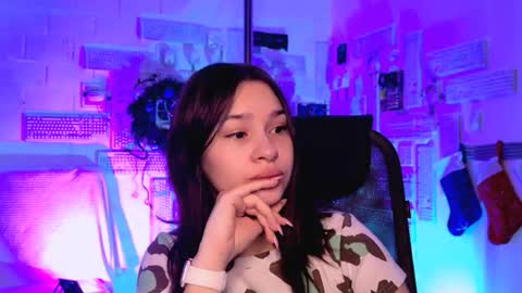 Snapshot of kimclarks chatting on 12.21.25 kimclarks online show from 12.21.25