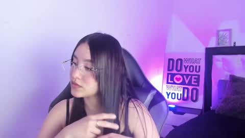 Snapshot of kimgarcez chatting on 09.17.25 kimgarcez online show from 09.17.25