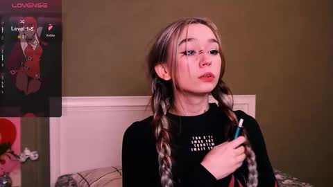 Snapshot of kimiko_luv chatting on 11.27.25 Kimiko online show from 11.27.25