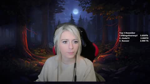 Wolfs Girl online show from 12.11.24