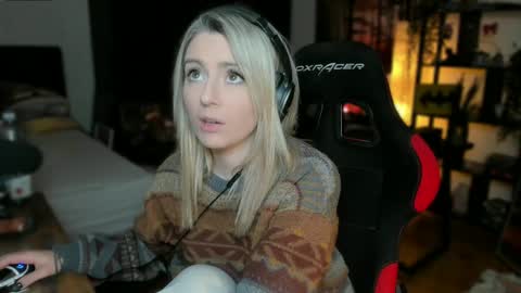 Wolfs Girl online show from 02.12.25