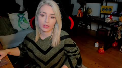 Wolfs Girl online show from 10.22.25