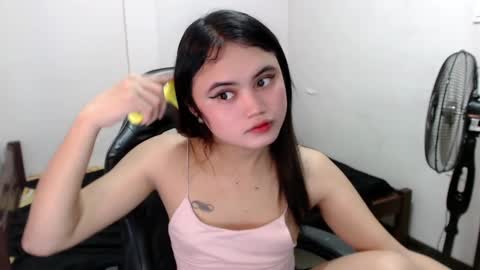 Snapshot of kimmy_fuckinggreat chatting on 03.01.25 kim ejara online show from 03.01.25