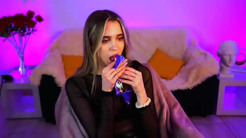 Snapshot of kimporins chatting on 03.04.26 kimporins online show from 03.04.26