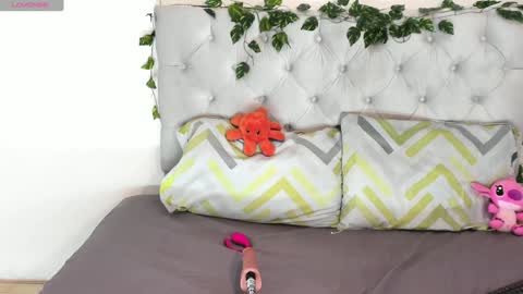 Snapshot of kimreyes1 chatting on 12.04.24 Kim online show from 12.04.24