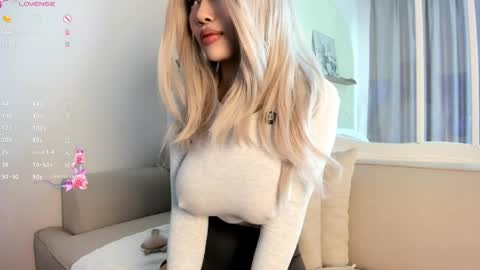 Snapshot of kimryu chatting on 05.19.26 Kim online show from 05.19.26