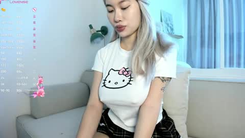 Snapshot of kimryu chatting on 05.20.26 Kim online show from 05.20.26