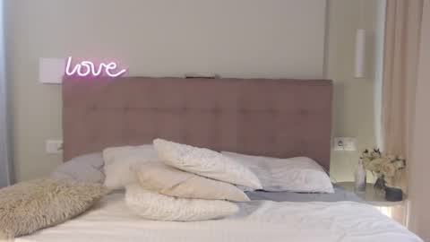 KimShineee online show from 04.28.26