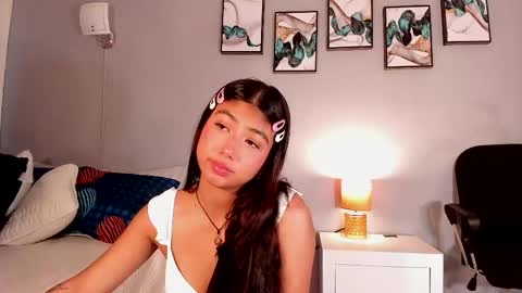 Snapshot of kimtayloor chatting on 10.08.25 Kim online show from 10.08.25