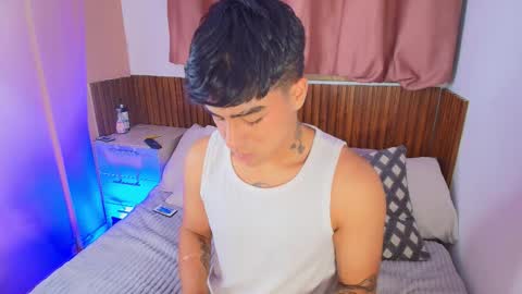 Snapshot of king_azahell chatting on 02.08.26 king help me reach 100 likes online show from 02.08.26