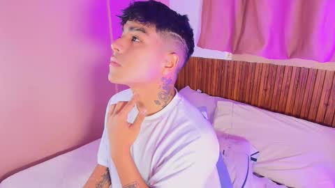 Snapshot of king_azahell chatting on 03.09.26 king help me reach 100 likes online show from 03.09.26